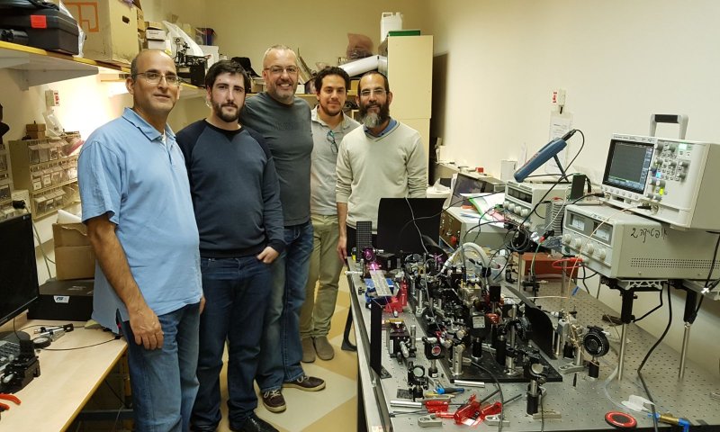 באיחוד האירופי חוקרים עם הלייזר של מכון לב