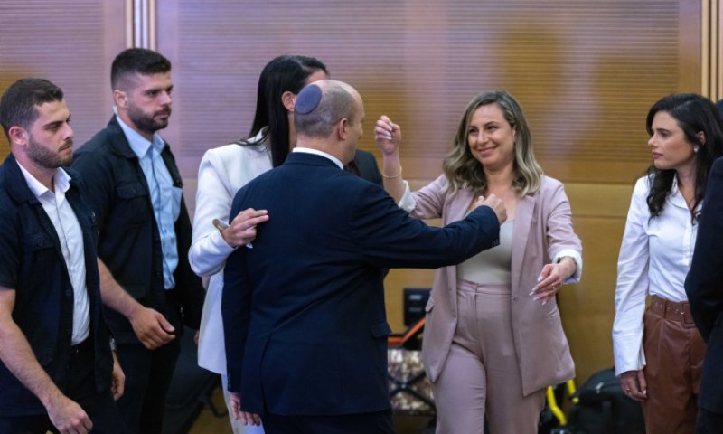 אחרי פינטו: חברת "ימינה" נוספת מודיעה על פרישה