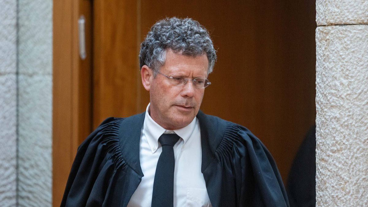 יצחק עמית במופע מביך; מלא אגו, ביטול האחר וזלזול | דעה  - סרוגים