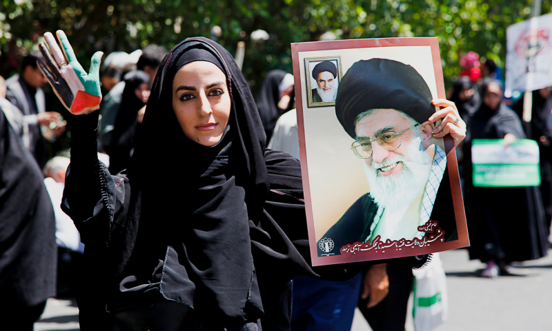 בעקבות הדיכוי האלים: הבקשה של אחיינית חמינאי