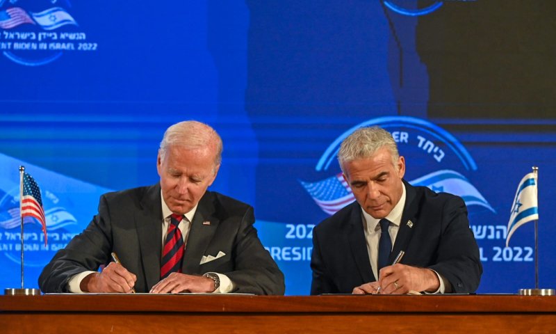 לפיד בהצהרה עם ביידן: חובה להפעיל איום על איראן