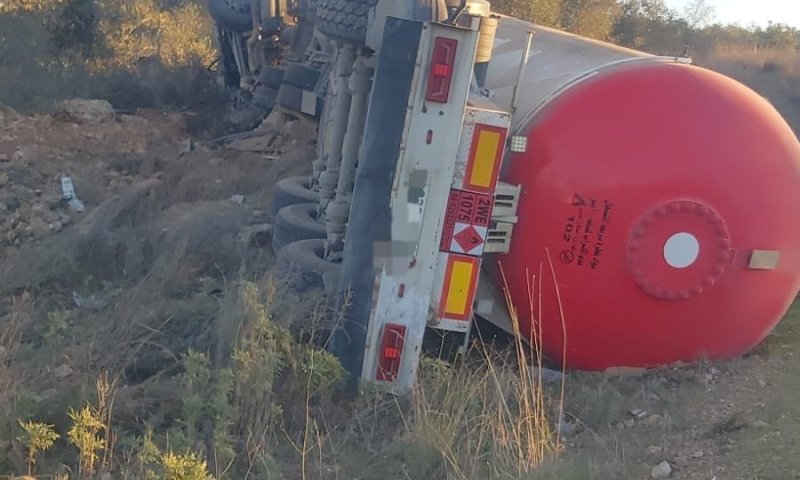 בפעם השנייה בשומרון: התהפכות של משאית עם 25 טון גז