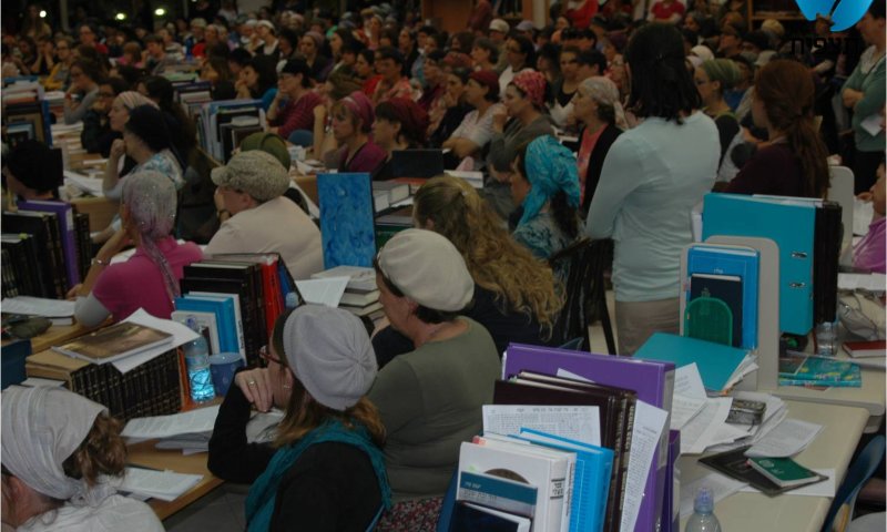 מאות נשים בתפילת האמהות לשחרור החטופים