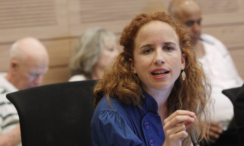 סתיו שפיר: זו לא אחדות, אם אוסרים שירת נשים