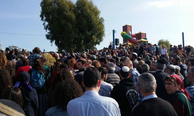 צפו: צעקות 'נקמה' אילצו את בנט לעצור את ההספד