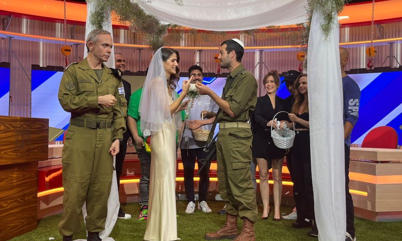 חתונה בהפתעה: הזוג שהתחתן על הסט של ארץ נהדרת