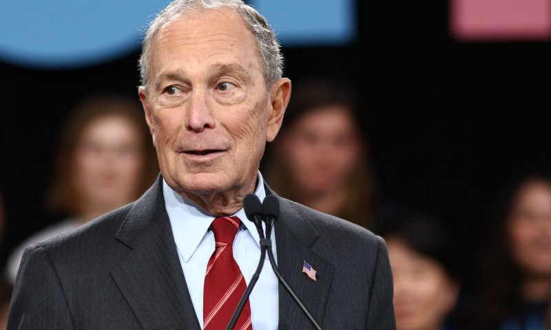 ארה"ב: מייק בלומברג הודיע על פרישה מהפריימריז