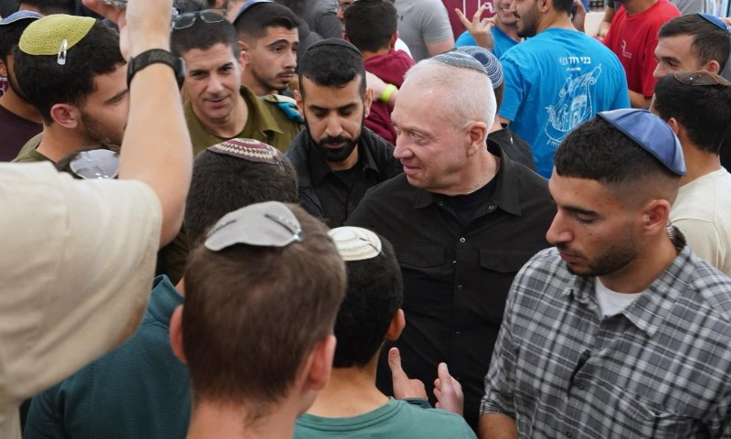 הביקור של גלנט: יריקה בפנים של המכינה בעלי