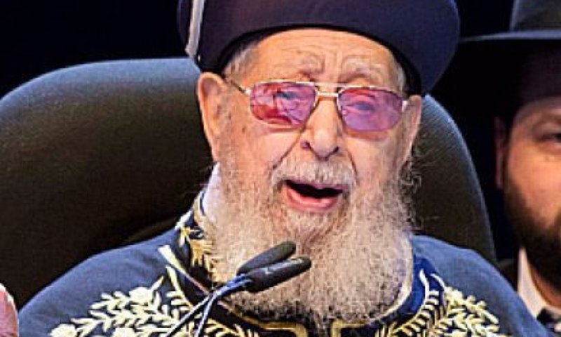 הרב עובדיה חתם על השם של ניצולת השואה &ndash; יהודיה