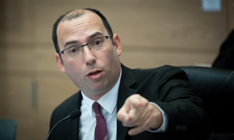 אירוע חריג בירושלים: נער שלף סכין ואיים על רוטמן