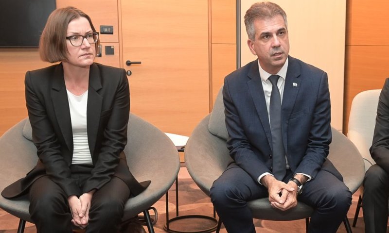 הדרישה של שר החוץ מנשיאת הצלב האדום