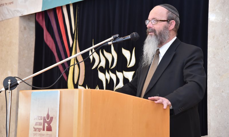 הרב מיכה הלוי מזהיר: "גם היום &ndash; חשש חמץ בקטניות"