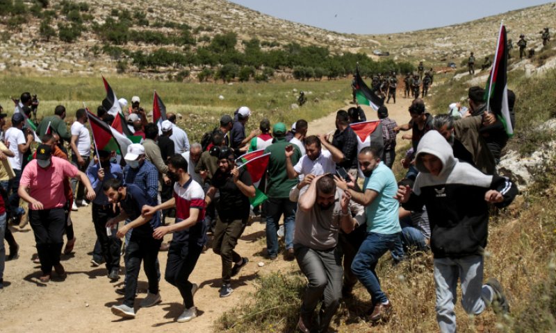 דרמה בשומרון: פלסטינים כיתרו יהודים שנכנסו לכפר