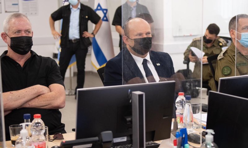 בנט לבני 50 ומעלה: "להישמר בצורה הדוקה"