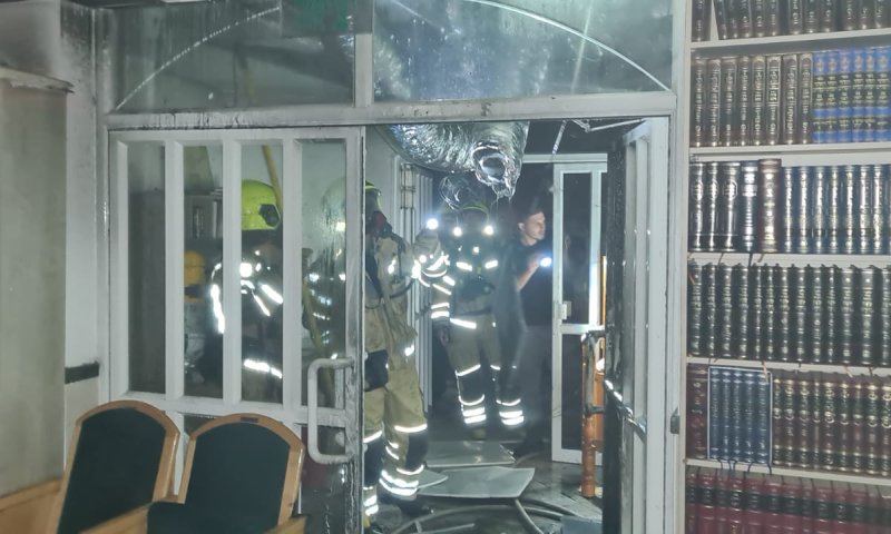 נפתחה חקירה: בית כנסת בנוף הגליל עלה באש