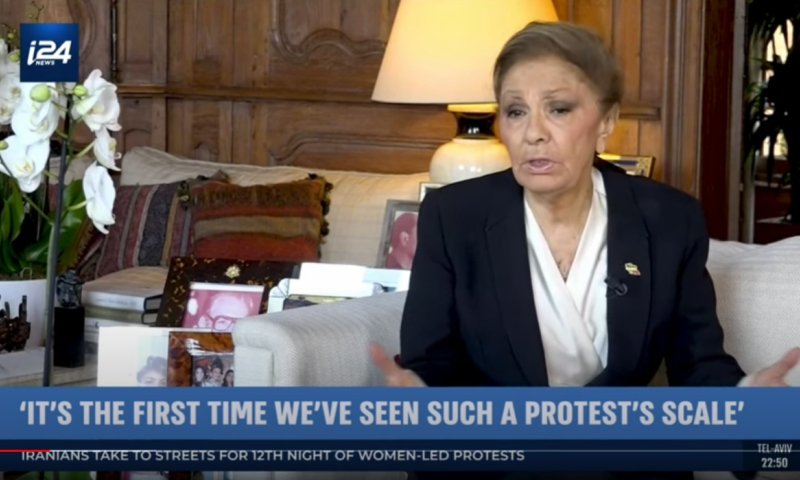 אלמנתו של השאה קוראת להפלת המשטר באיראן