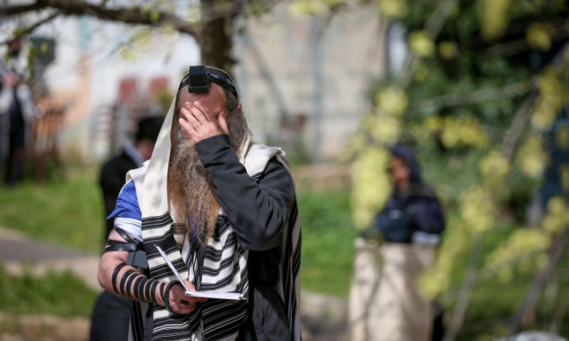 צמצום דרמטי: תפילות רק ביחיד, אין התקהלות מעל 2