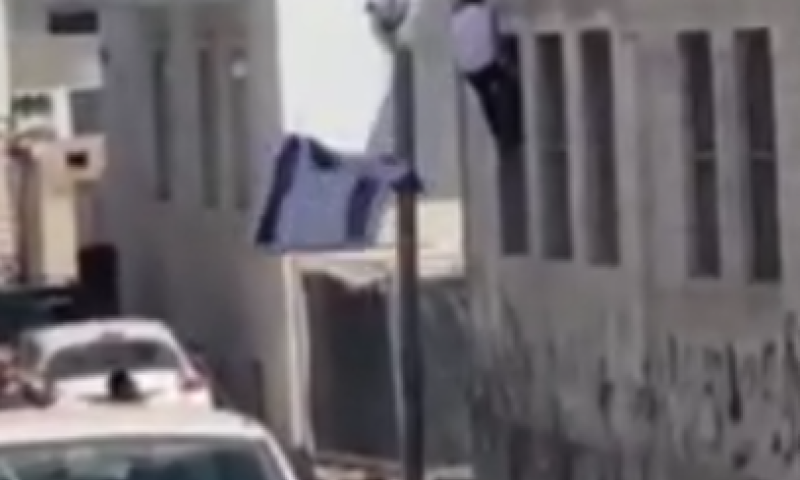 לאחר התיעוד ביפו: נעצרו חשודים בהורדת דגלי ישראל