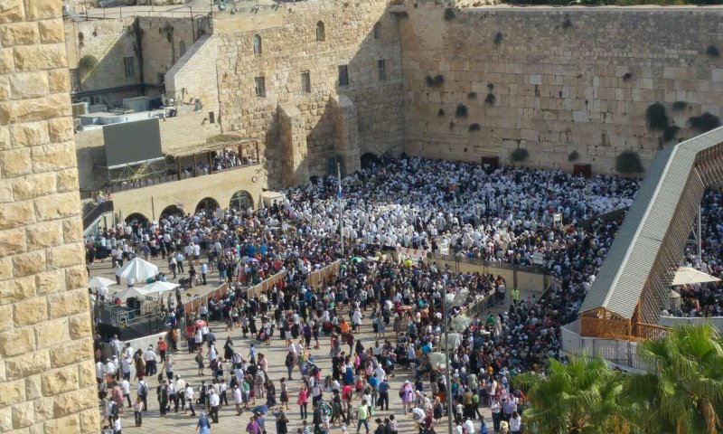 רבבות השתתפו בברכת הכהנים בכותל המערבי