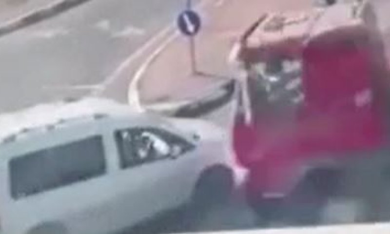 תיעוד קשה: רגע התאונה בה נהרגו 7 בני אדם. צפו