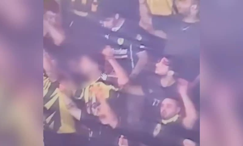 תיעוד מכעיס: משגר את הזיקוק שפגע בילד וממשיך לחגוג. צפו