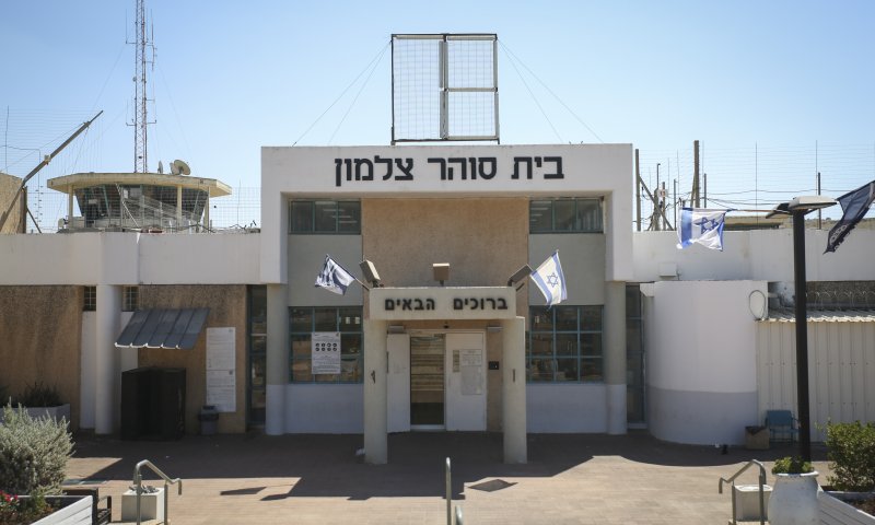 בעקבות סרוגים: שב"ס יתקן מכרז שהפלה עסקים ביו"ש