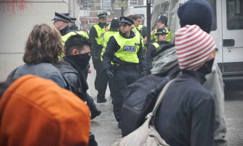 פיגוע דקירה בלונדון:המחבל חוסל. צפו בתיעוד מהזירה