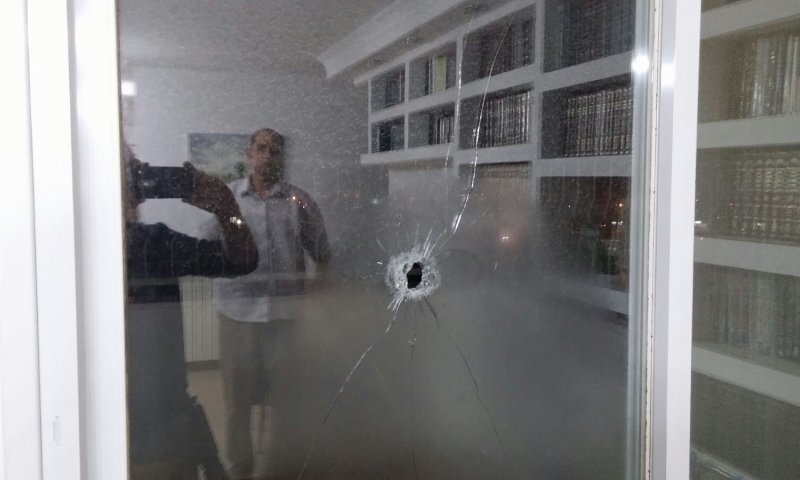 פיגוע ירי בבית אל: הקליעים חדרו לבית