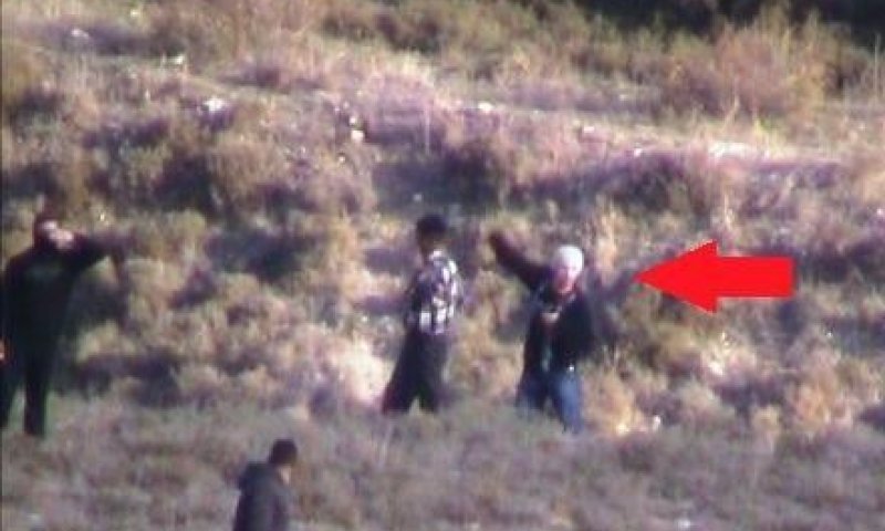 יצהר: תיעדנו את את צלם ארגון בצלם מיידה אבנים