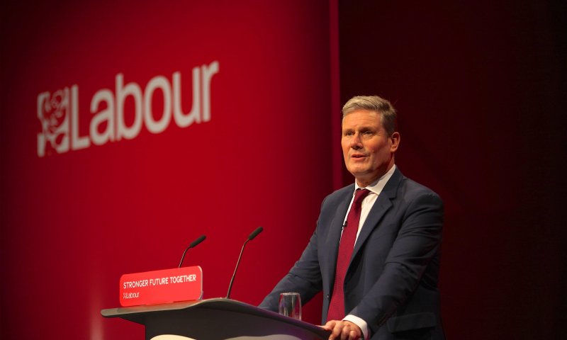 בריטניה: האשים את ישראל בטבח והודח ממפלגתו