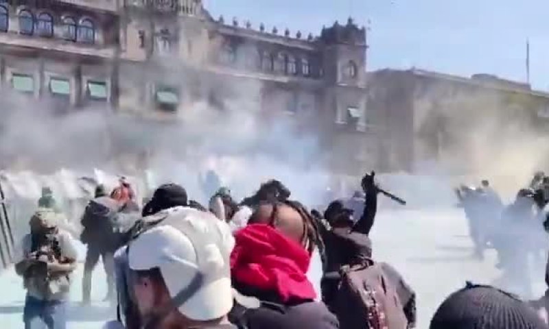 המשטרה במקסיקו: מעל 100 פצועים בפריצה לבית הנשיאה