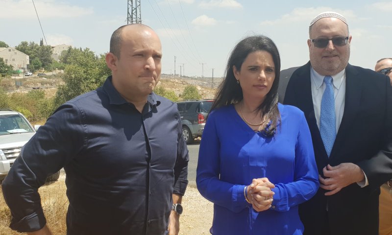 שקד במקום הפיגוע: לעקור את המוטיבציה של הרוצחים