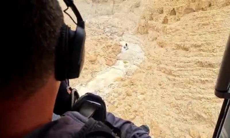 3 מטיילים נקלעו למצוקה וחולצו ממדבר יהודה | תיעוד