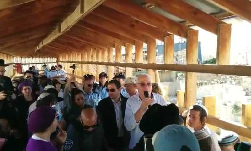 מאות עלו להר הבית; אורי אריאל נותר בחוץ. צפו