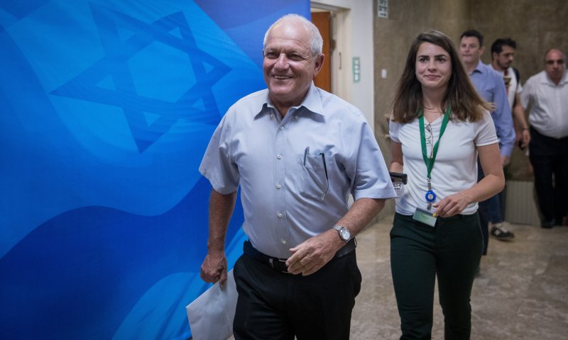 שוקל לבקש חסינות: השר חיים כץ התפטר מהממשלה