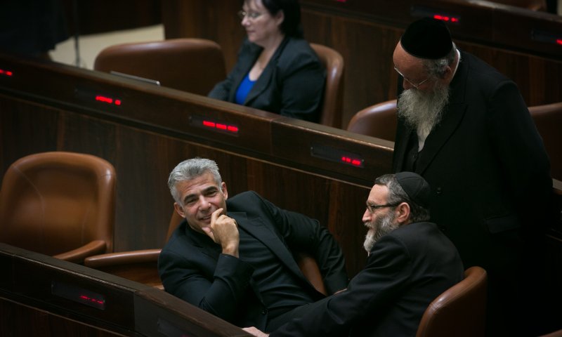 לפיד: הציעו לי את תיק החוץ; בליכוד מכחישים