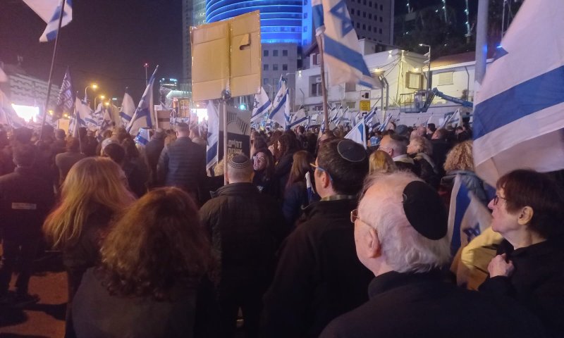 מכתב גלוי לחברותיי ולחבריי מהימין