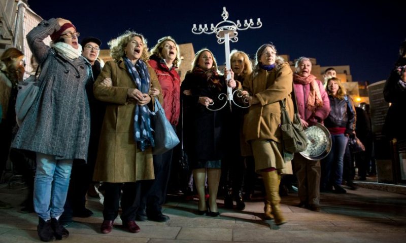 הח"כית ניצלה את חסינותה והבריחה חנוכיה לכותל