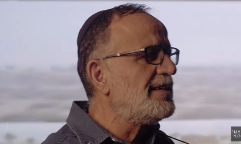 "אבא תן לי יד": אהוד בנאי בקליפ חדש ואישי. צפו