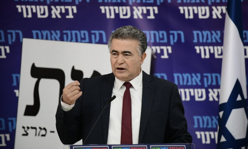 עמיר פרץ הודיע על פירוק סיעת העבודה &ndash; מרצ