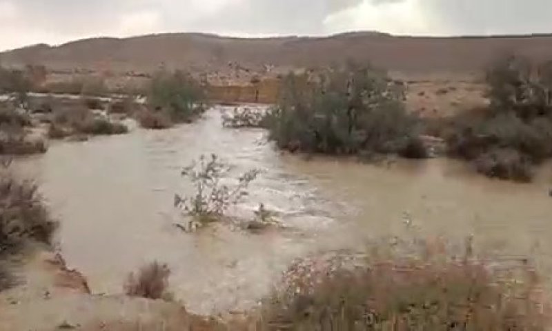 תיעוד: נחלי הדרום עלו על גדותיהם; כבישים נסגרו לתנועה