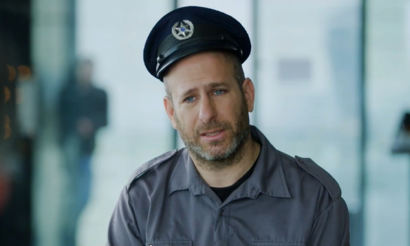 צפו: הפינה החדשה של חנוך דאום ב'ארץ נהדרת' | פרק 1