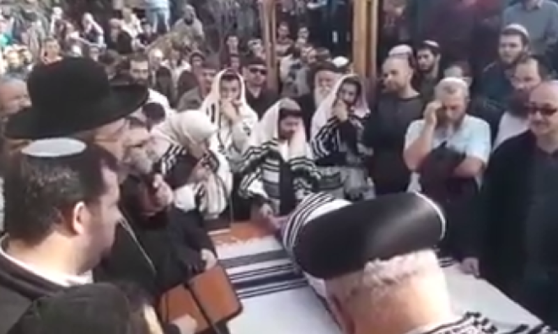 צפו: המייל שהרב לאו הקריא בהלוויה