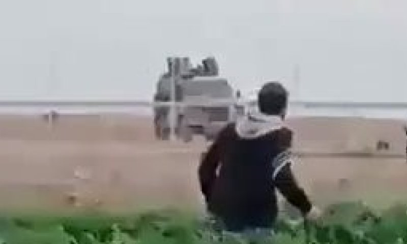 תיעוד: מחבלים השליכו מטען, קצין המסתערבים נפצע