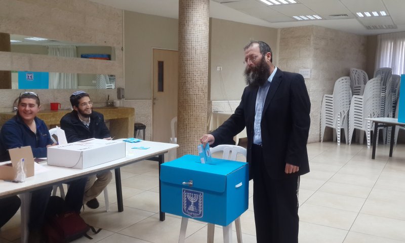 מרזל הצביע בחברון ונסע עם בנו ללשכת הגיוס