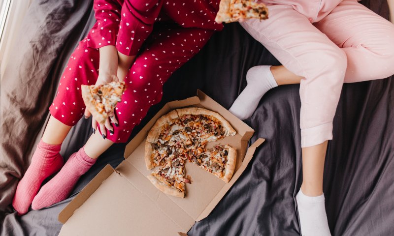 צפו: למה דווקא בחורף מתחשק לנו אוכל לא בריא?