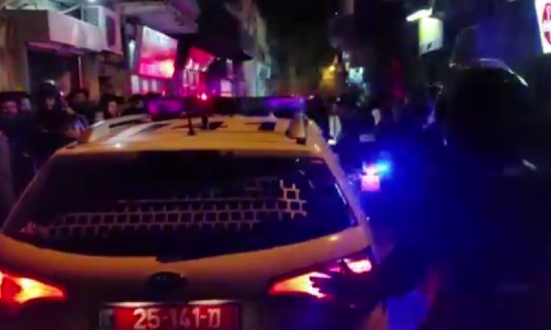 צפו: כוח יס"מ מחלץ חיילים חרדים מהמון זועם