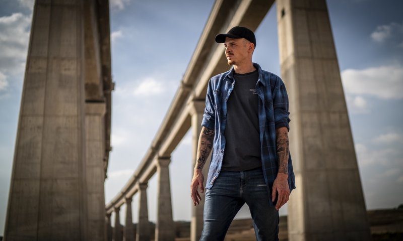 רביב כנר וטליסמאן בשיר חדש: "בנקודה שבה נגמר האור"