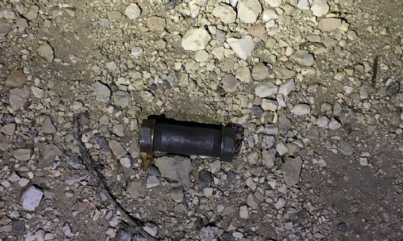 מחבלים השליכו מטען צינור לעבר חיילי צה"ל