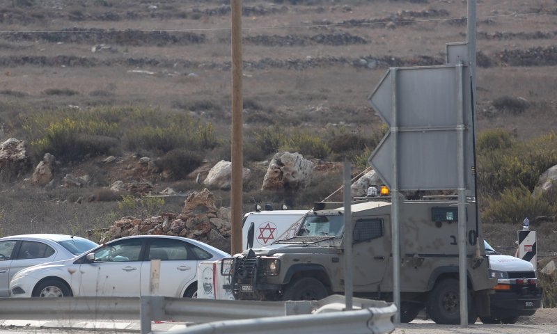 פיגוע דקירה בצומת תפוח. שני מחבלים נעצרו; ללא נפגעים